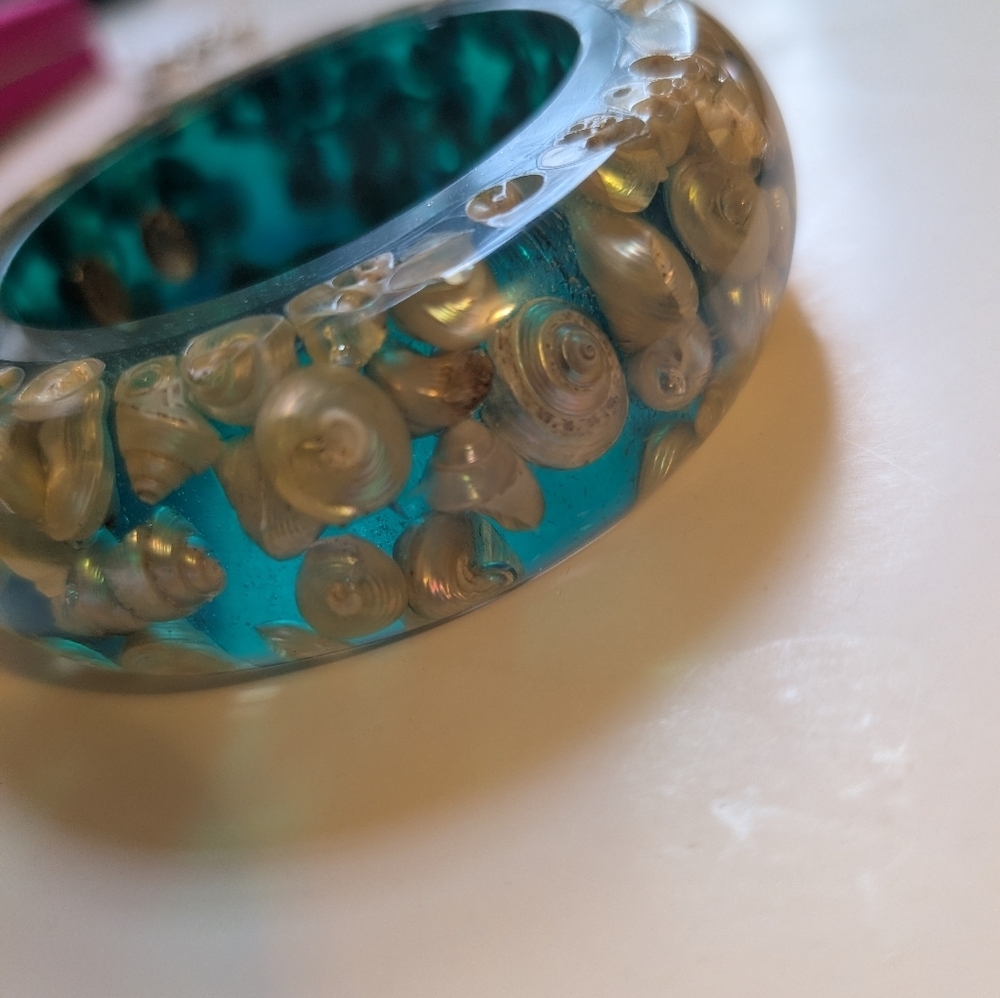 RARE Signed Angelo Tarlazzi La Porte Bleue Paris 1980s Resin Shell Bangle - Picture 4 of 12